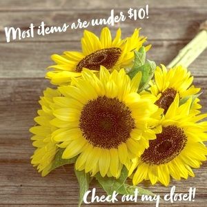 🌻 Come check out my closet!🌻